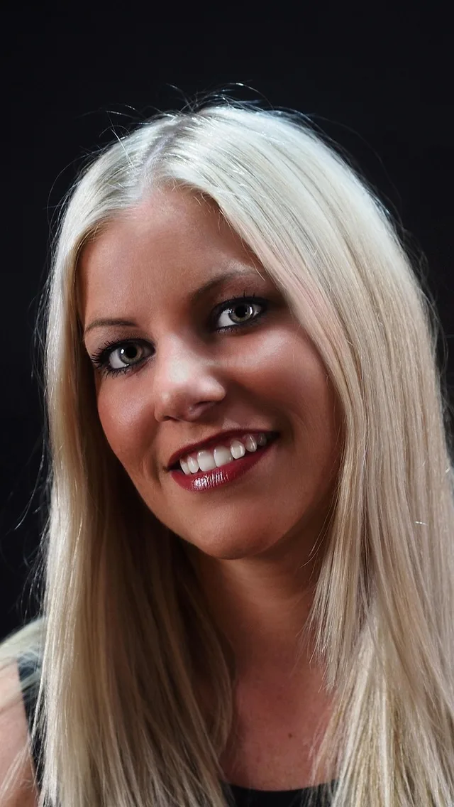 porträtt, kvinna, a, människor, söt, blond, modell, ansikte. Medieträning och intervjuförberedelse för talespersoner